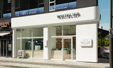 韓国・ソウル市にある食パン専門店「WHITELIER」外観写真